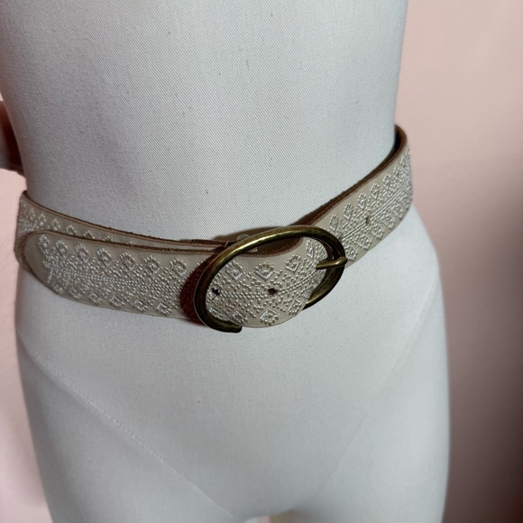 Fossil Embroidered Flower Cream Leather Wide Western Belt Brass buckle Large main image 15